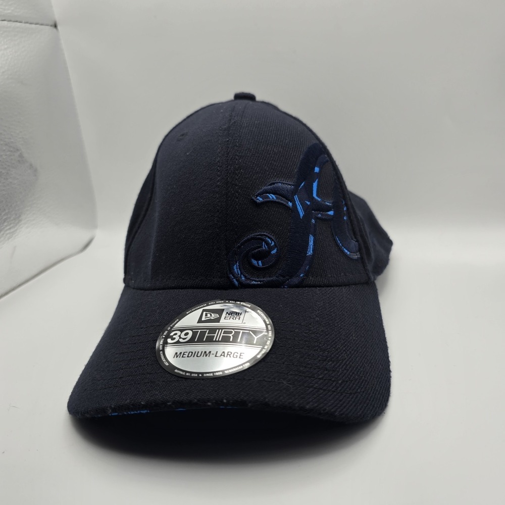 New Era Atlanta Braves 39THIRTY Hat M/L Black Blue Flex Fit MLB Cap Unique Style